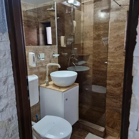 Casa Lipianu Πανσιόν 3*