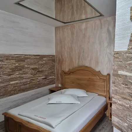 Casa Lipianu Πανσιόν 3*